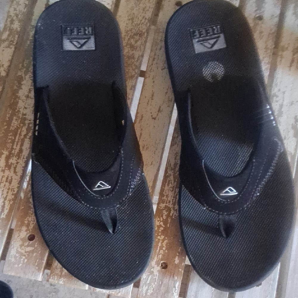 Reef Black Men’s Flip Flops with Subtle Logo